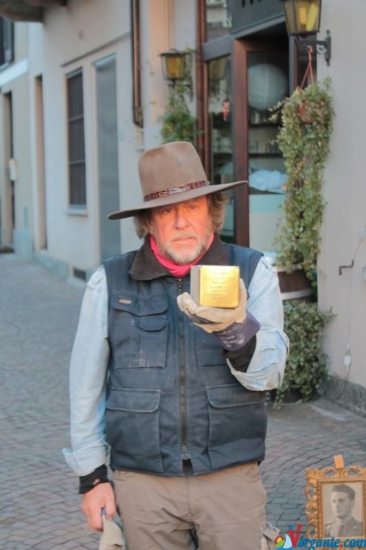 Gunter Demnig l'artista delle pietre d'inciampo