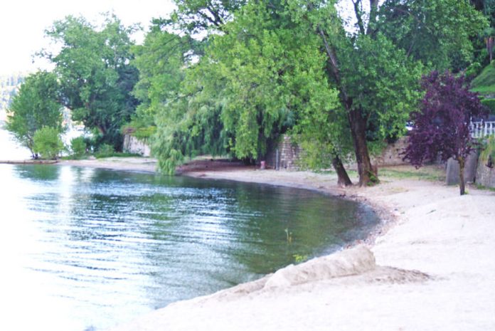 spiaggia meina lago maggiore